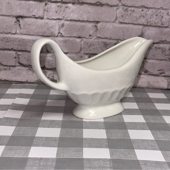 Martha Stewart White Gravy Sauce Boat 9" X 3" MSE - Picture 6 of 8